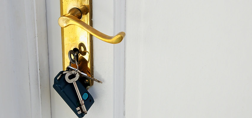 Broken Door Key Extraction in Lakewood, CA
