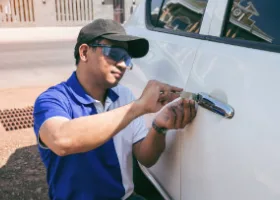 Car Locksmith in Lakewood, CA